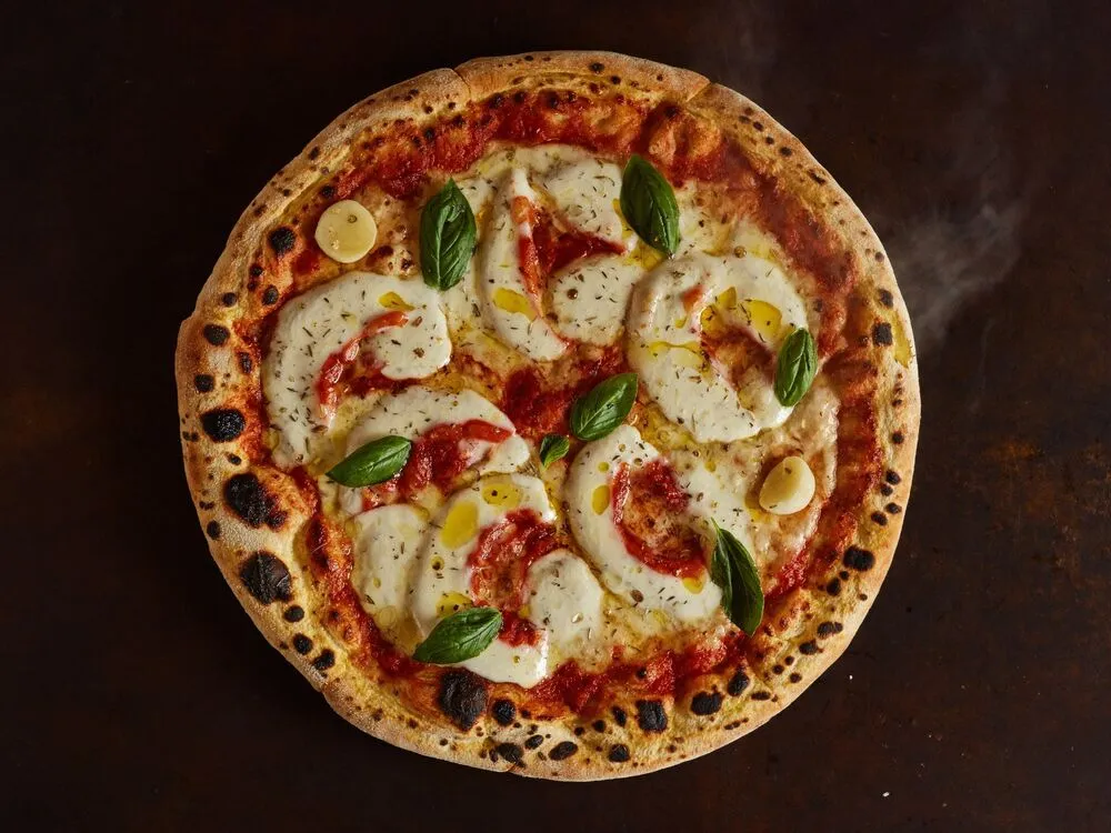 Croûte de pizza gonflée et alvéolée après cuisson à très haute température, Tasty Panino