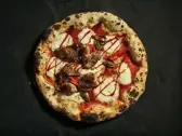 BBQ — Sauce tomate, mozzarella, poulet BBQ rôti, poivrons rôtis, oignons rôtis, cornichons, Tasty Panino Triolet