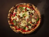 Capricciosa — Sauce tomate, mozzarella, poulet fumé, champignons, poivrons rôtis, olives, Tasty Panino Triolet