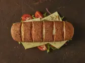 Gamberetta — Sauce tomate, mozzarella, fruits de mer, sauce du chef, tomates fraîches, salade mélangée, Tasty Panino Triolet