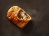 Farcito — Sauce tomate, mozzarella, poulet fumé, champignons, carottes rôties, sauce du chef, Tasty Panino Triolet