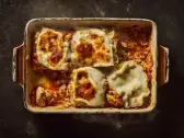 Lasagna al Ragù di Manzo — Pâtes fraîches, sauce tomate, ragù de bœuf, béchamel, mozzarella, grana padano — portion 500 g · à commander 1 jour à l'avance · min. 2 portions, Tasty Panino Triolet