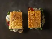 P9 — Fromage bleu, bacon de poulet, tomates séchées, roquette, Tasty Panino Triolet