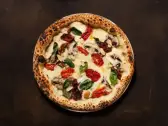 Tartufata Vegetarian — Crème de truffe, mozzarella, champignons, fromage fumé, tomates séchées, amande, tomates fraîches, sauce du chef, Tasty Panino Triolet